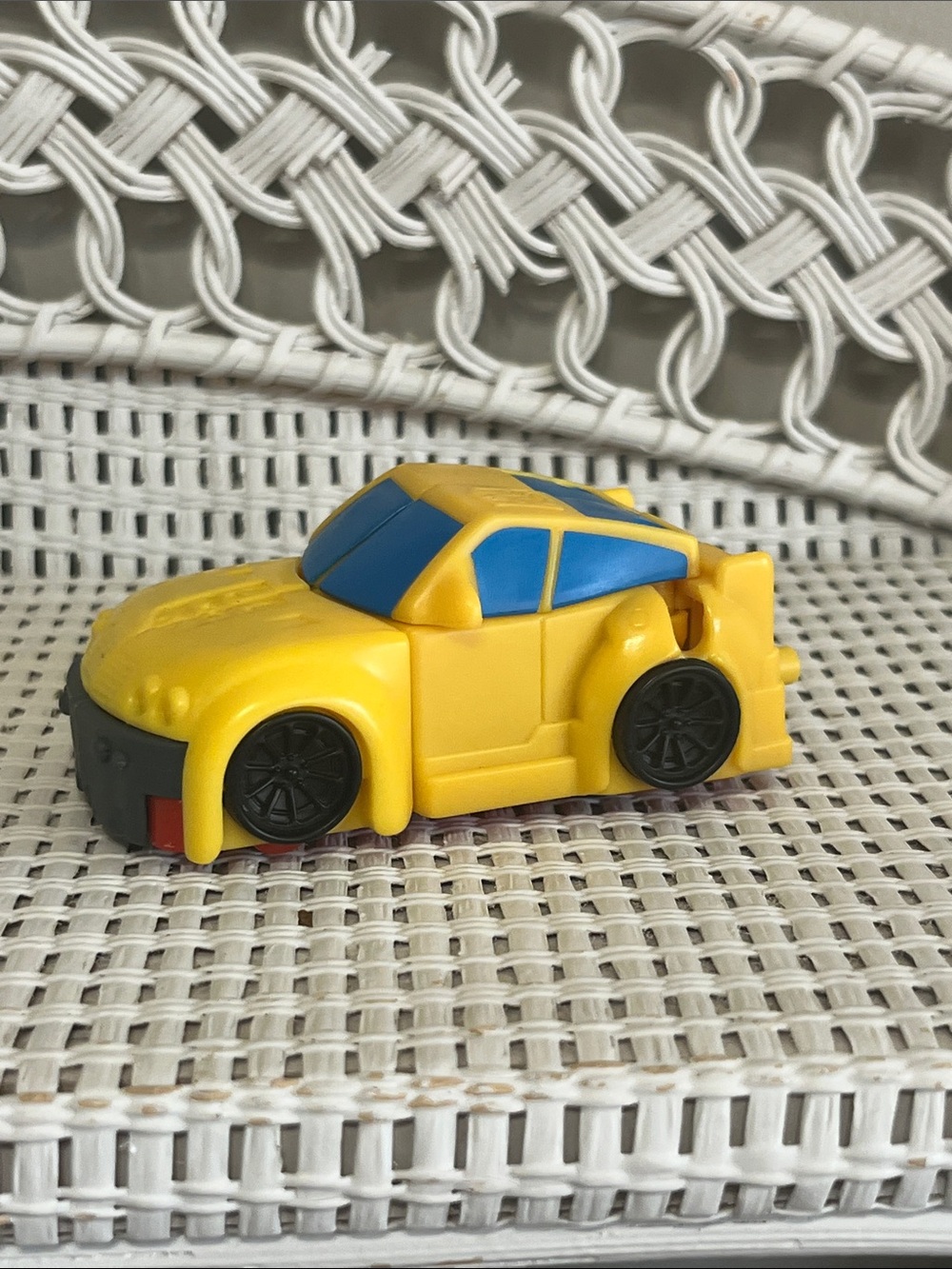 2002 Hot Shot Transformers Armada McDonalds Happy Meal Toy bumblebee